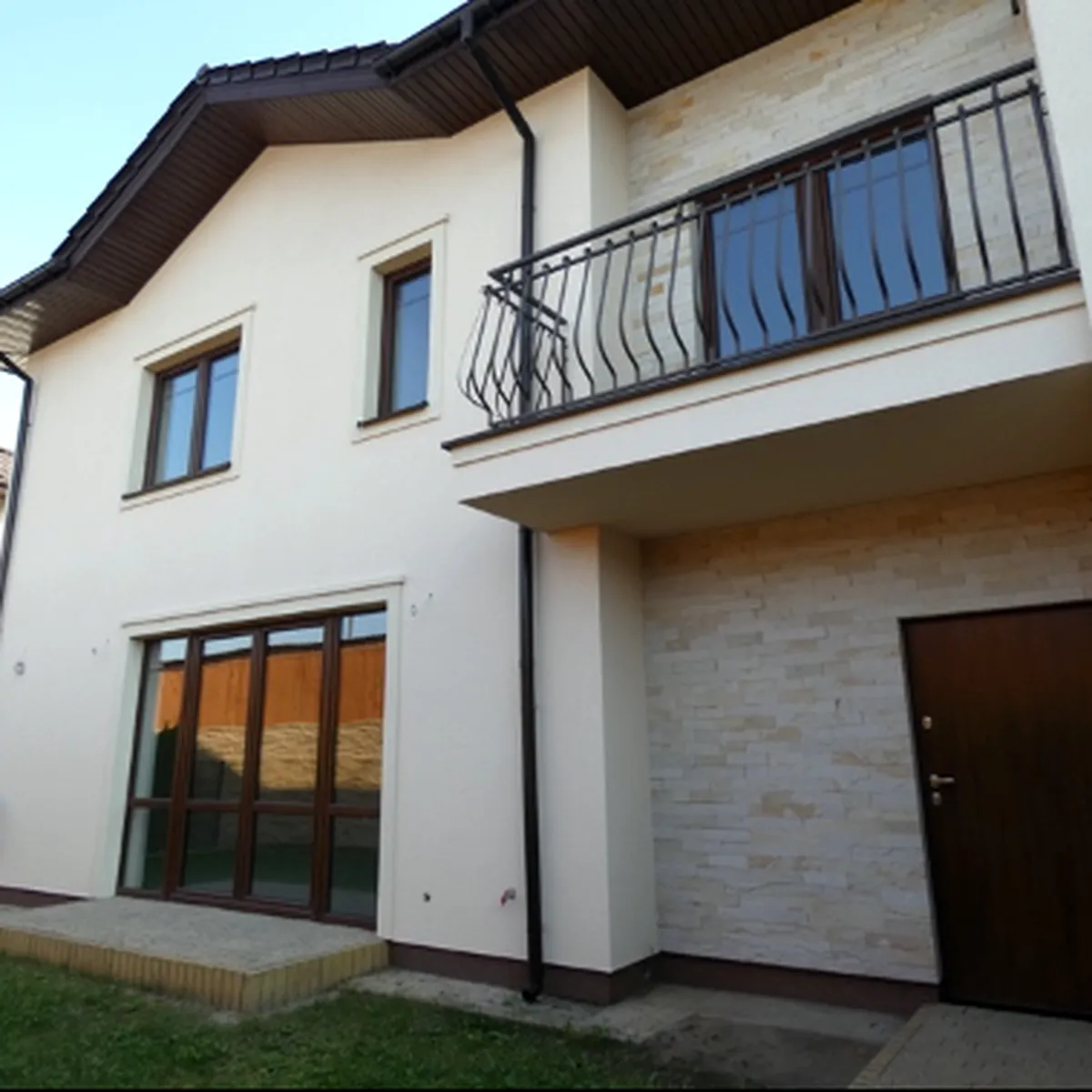 Warszawa – budynek mieszkalny